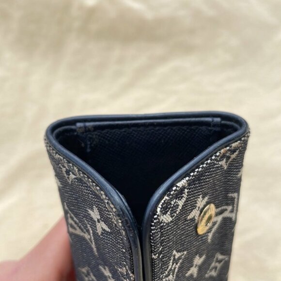 Louis Vuitton Mini Lin Multicle 4-Key Holder - Picture 11 of 13